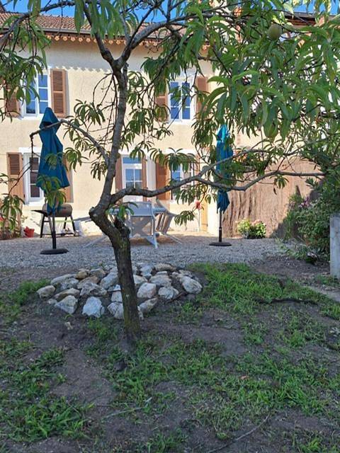 Gîte pour 8 personnes, avec jardin à Beaulon