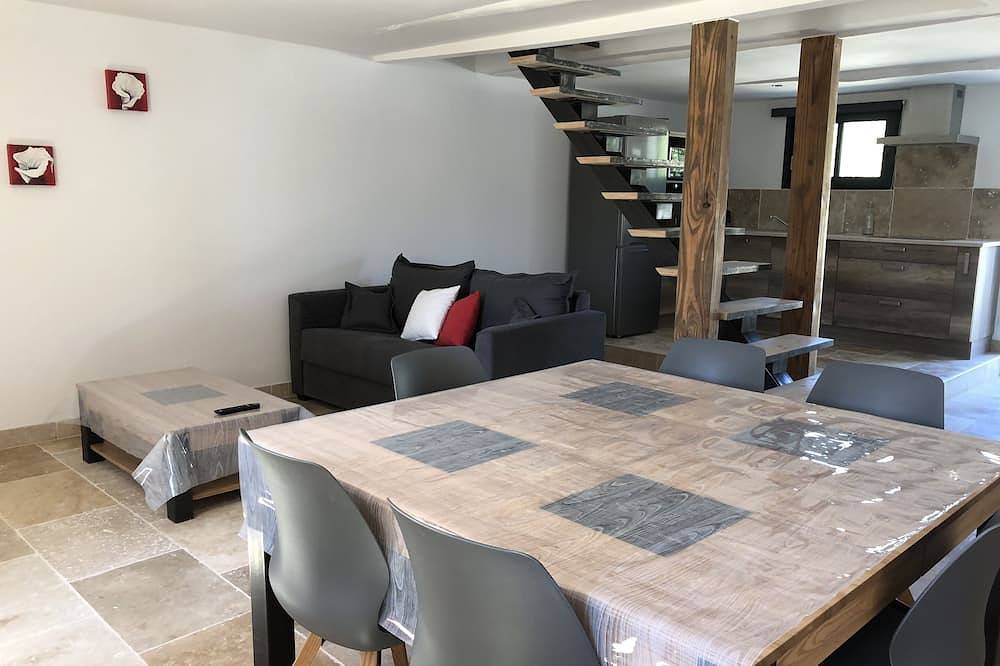 Appartement entier, Appartement Coquelicot avec terrasse jardin et piscines 6 personnes in Pernes-les-Fontaines, Vaucluse