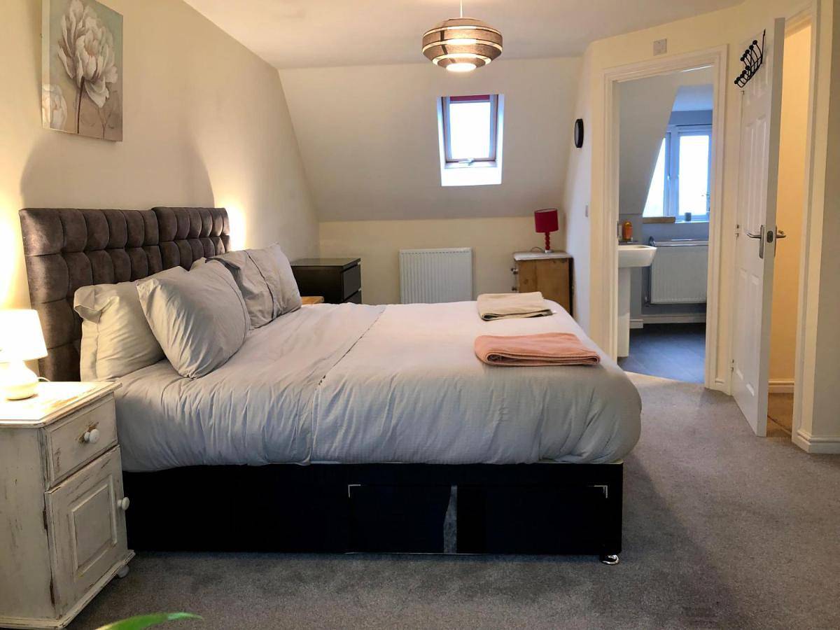Entire 4 Bed Townhouse in Exeter, Devon