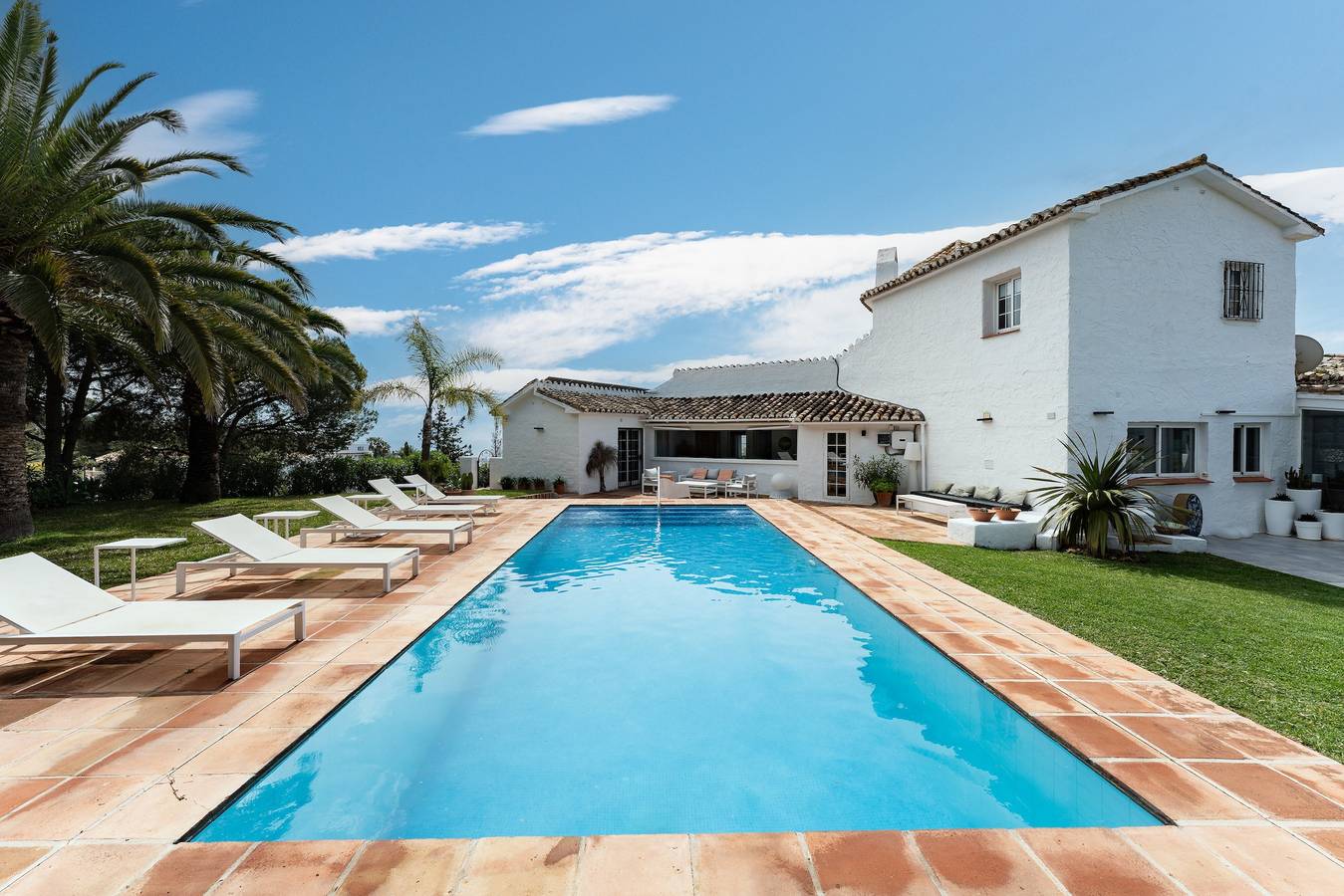 Villa 'El Cortijo' with Sea View, Private Pool and Wi-Fi in Mijas, Costa del Sol