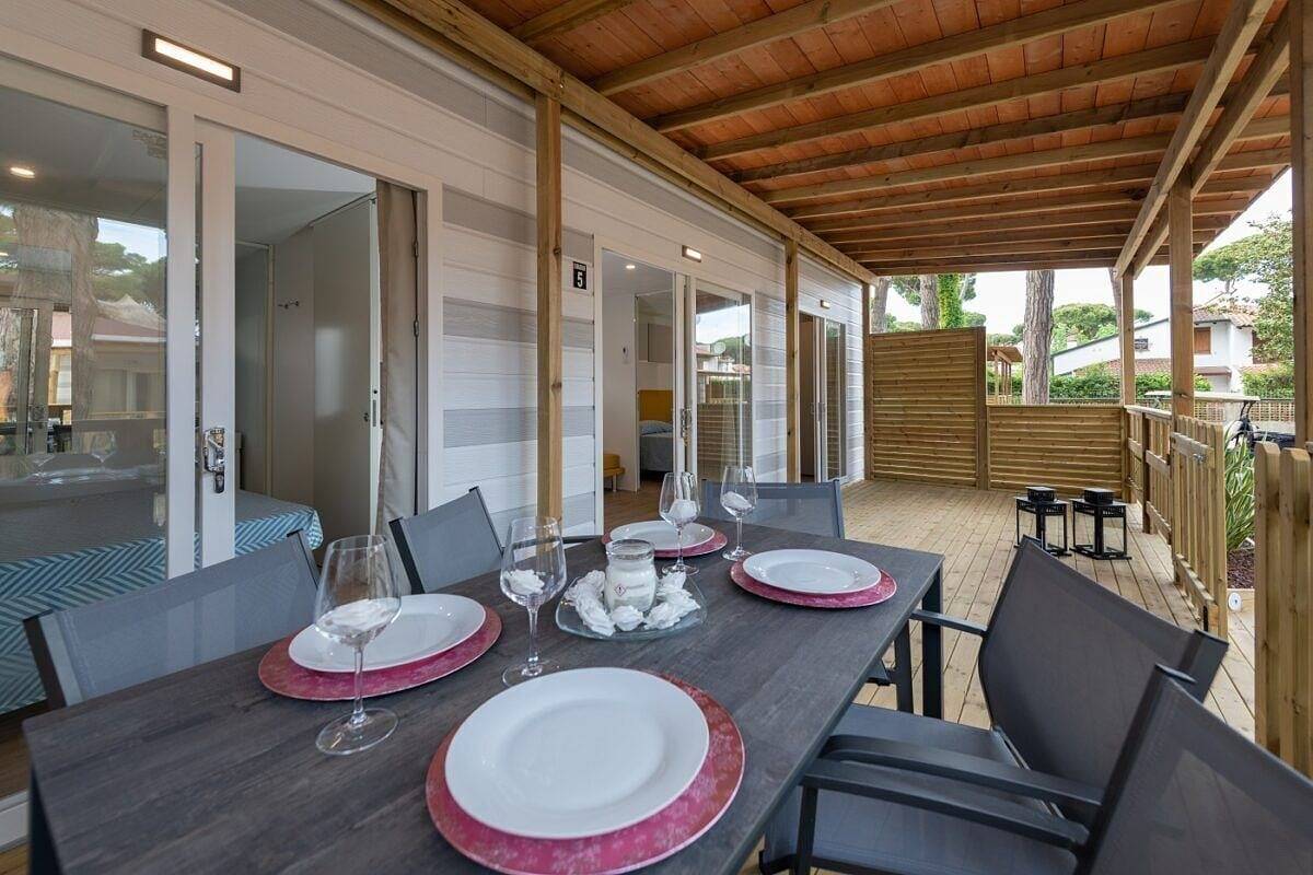 Gemütliche Hütte mit 2 Schlafzimmern für 5 Personen in Lido di Spina, Italien — perfekter Rückzugsort für Familien in Lido di Spina, Ferrara Provinz