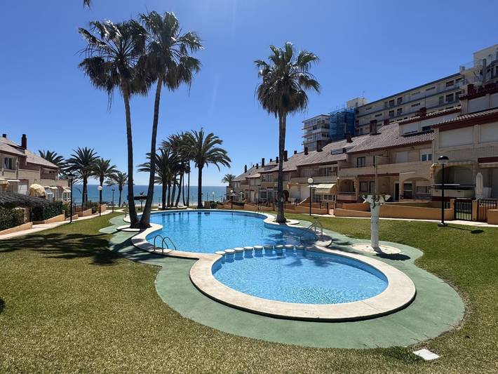 Bungalow con piscina y vistas al mar en Muchavista Alicante in Platja de l'Horta-Mutxavista (San Juan Playa), San Juan Playa (Alicante)