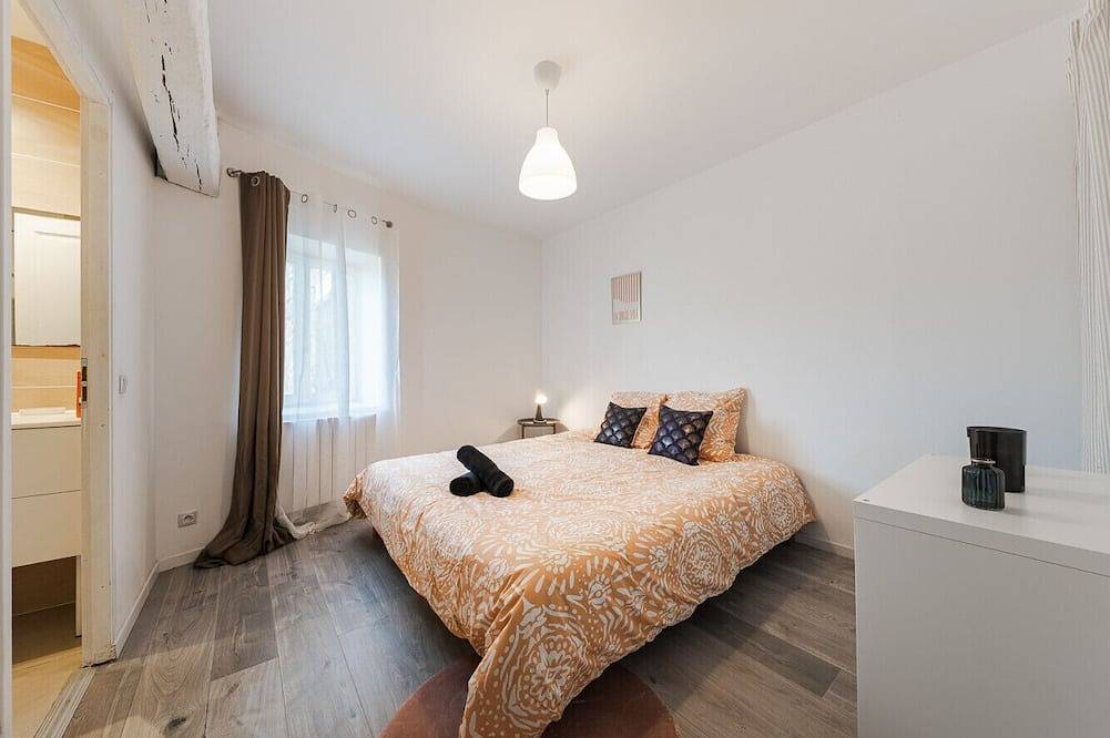 Apartamento entero, La porte de Moret - Sleeps 5 in Moret-sur-Loing, Sena y Marne