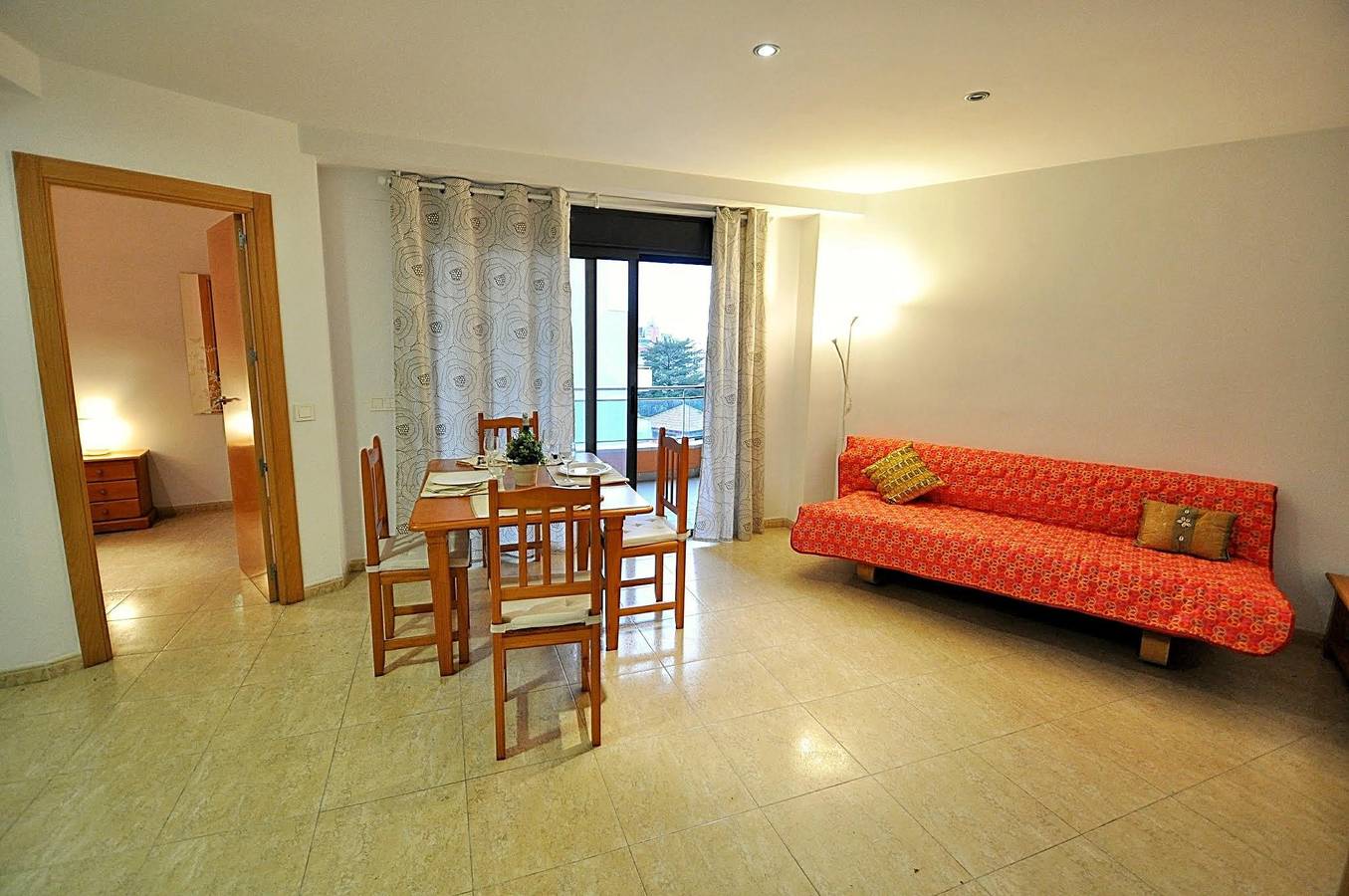 Entire apartment, Apartment Acacias, 250m from the beach, terrace, wi-fi in Central Lloret de Mar, Lloret de Mar