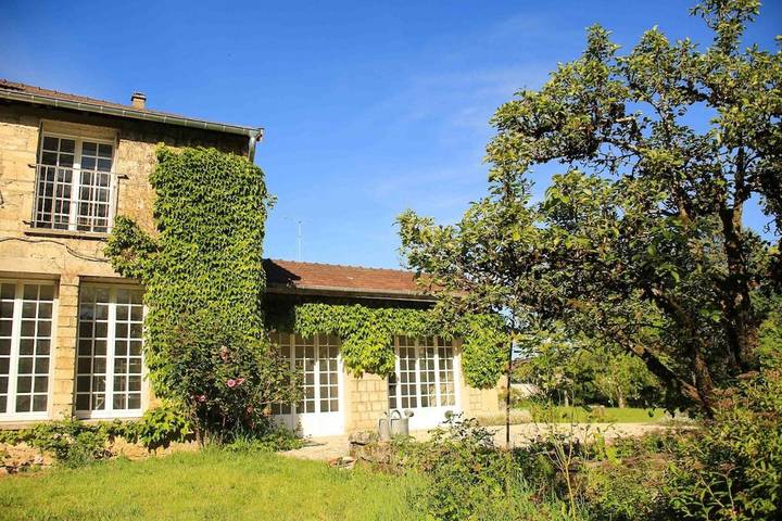 Gîte pour 8 personnes, avec jardin à Haironville