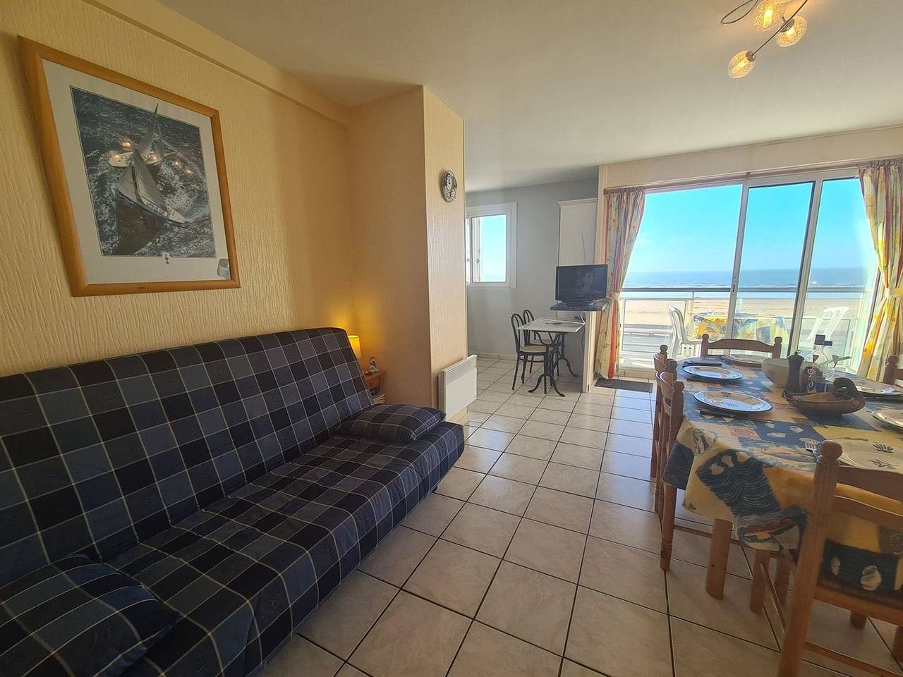 Entire apartment, Renovated 3-room apartment with balcony, near beach - Saint-Jean-de-Monts in Saint-Jean-de-Monts, Vendée