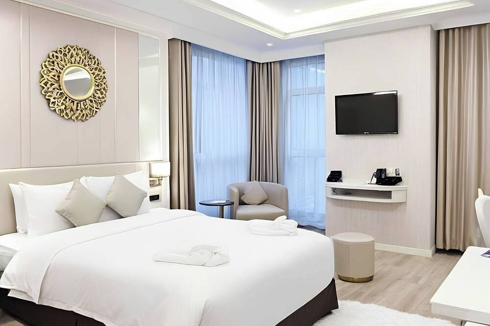 Entire apartment, Spacious 8-bedroom apartment with Wifi, Ac in charming Istanbul in Fatih, Istanbul