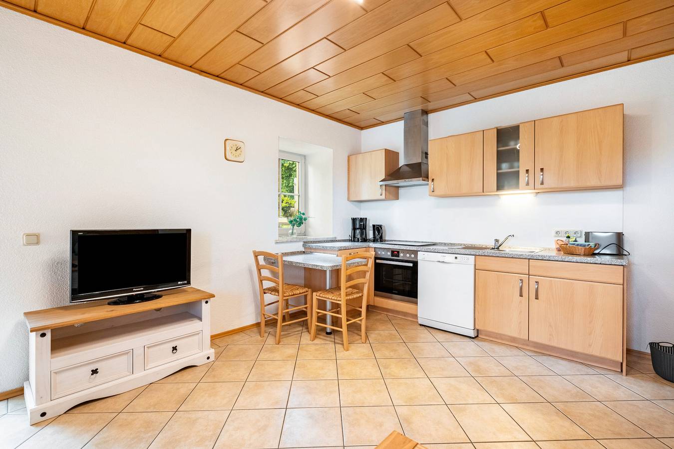 Ganze Wohnung, Ferienwohnung 'Familie Nahrstedt Parterre' mit gemeinsamer Terrasse, privatem Garten und Wi-Fi in Lausitz