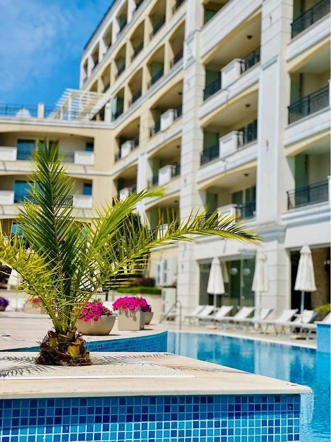 Ferienhaus für 4 Personen, mit Balkon und Whirlpool sowie Terrasse und Garten
