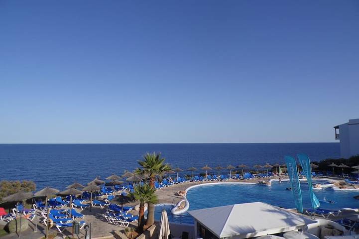 Holiday apartment for 4 people, with balcony and pool as well as garden - 1