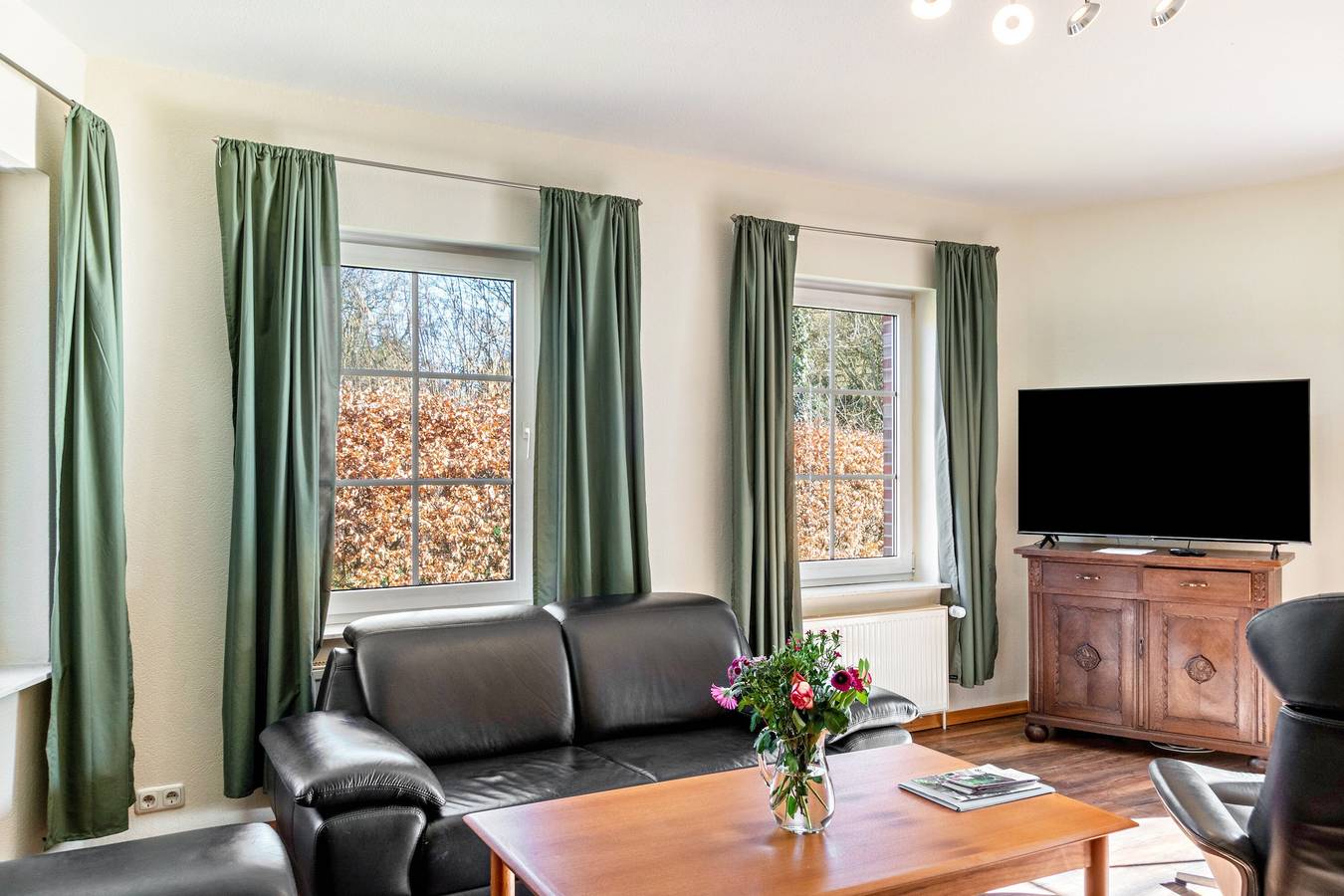 Ferienhaus 'Friesenwald' mit privater Terrasse, Gemeinschaftsgarten und Wlan in Zetel, Nordseeküste