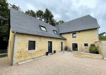 Gîte pour 8 personnes, avec terrasse à Lasseube