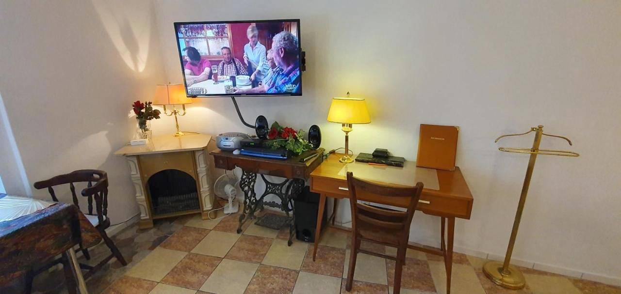 Studio Apartment with double bed in Hamburg-Mitte, Hamburg
