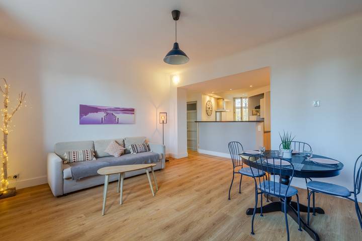 Appartement entier, Superbe T3 Centre Ville avec balcon  in Aix-les-Bains, Région de Chambéry