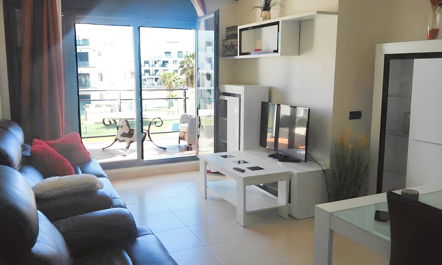Entire apartment, Comfortable Apartment in Almería with Shared Pool - 72 m² in Retamar, Almería