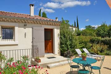 Gîte pour 2 personnes, avec piscine et terrasse à Mirabel-et-Blacons