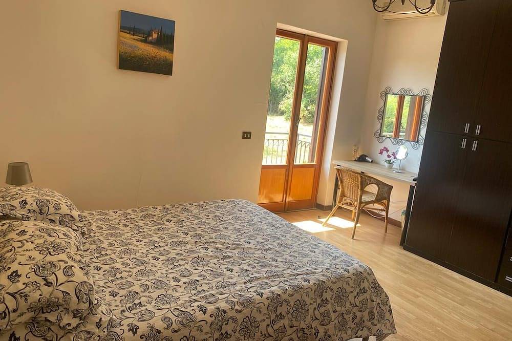 Villa climatizzata con piscina privata e vista mozzafiato in Paliano, Provincia di Frosinone