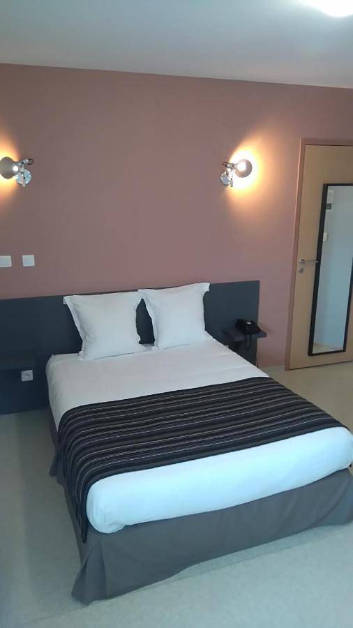 Hôtel pour 2 personnes, avec terrasse, animaux acceptés à Dun-sur-Meuse - 2