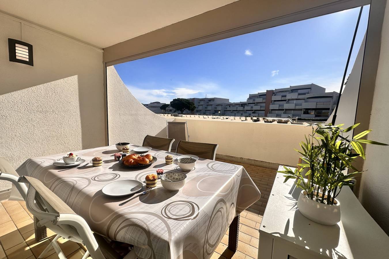 Estudio entero, Le Catamaran - Studio proche de la mer avec terrasse in Port Camargue, Le Grau-du-Roi