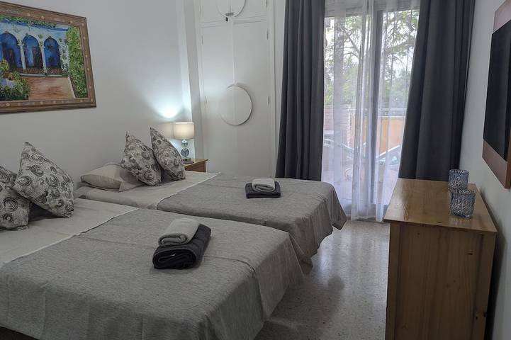 Appartement entier, À distance de marche de la magnifique baie en fer à cheval de La Herradura in La Herradura, Almuñecar