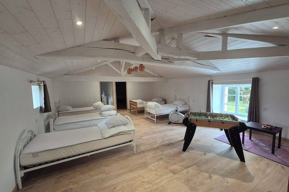 Gite O Pré'Vert, group gite in Le Poiré Sur Vie, Vendée. Accu-capable cottage in Le Poiré-sur-Vie, Valle del Loira