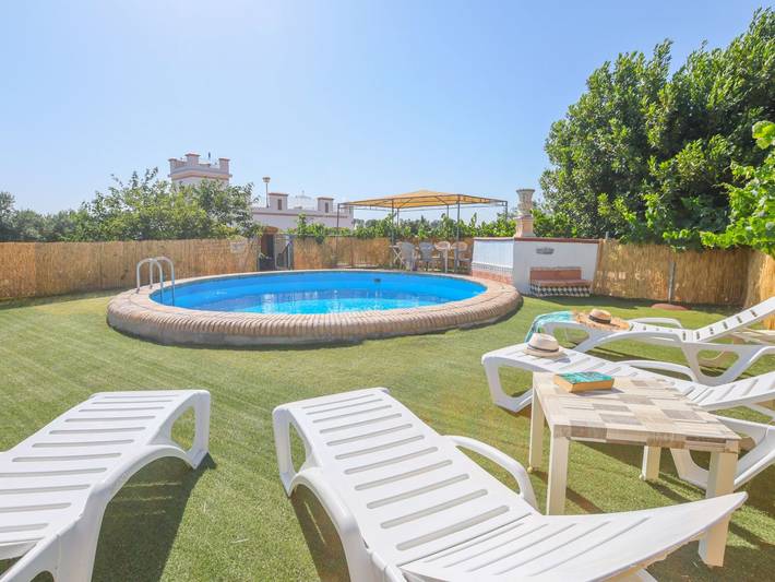 Casa rural para 6 personas, con terraza además de piscina y jardín, Se admiten mascotas en Marchena - 2