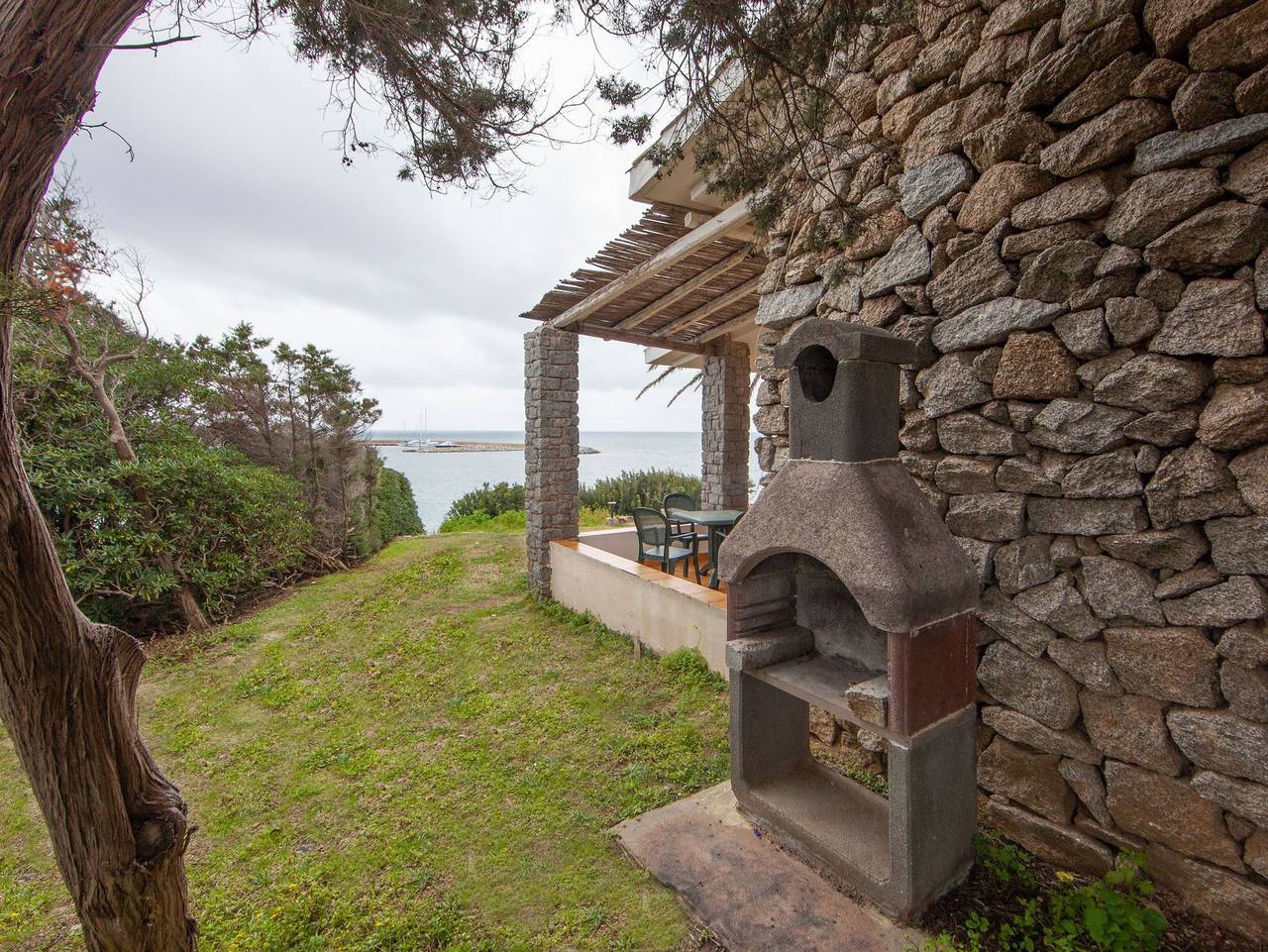 Ganze Ferienwohnung, Felshaus über dem Wasser - Nr. S338.1 in Notteri, Villasimius