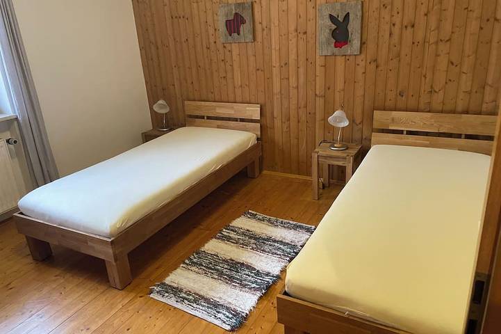 Ganze Wohnung, Ruhige Wohnung im Grünen mit Balkon in Weiding, Ostbayern