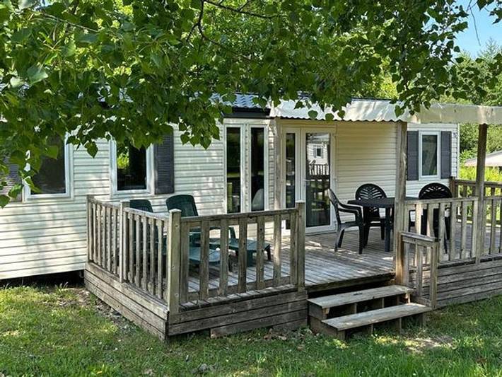 Camping Le Pontillou - Mobilheim 4 personen - Mobilheim Cottage : 1 Suite + 1 Schlafzimmer - Kamin - Tv - Großer Kühlschrank - 4 pers. in Villamblard, Périgord Pourpre