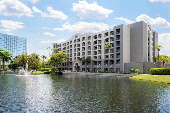 Apartamento para 3 personas, con terraza además de piscina y vistas al lago en Boca Raton