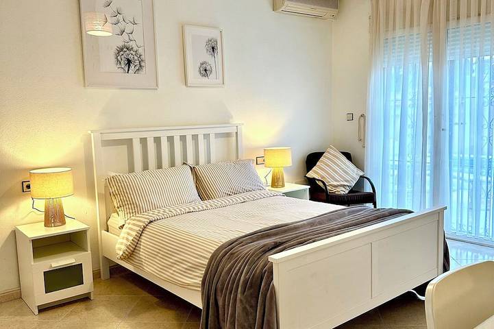 Villa De Luxe 6 Chambres Avec 12 Wifi - Table De Piscine - Tv Sky in San Miguel de Salinas, Costa Blanca