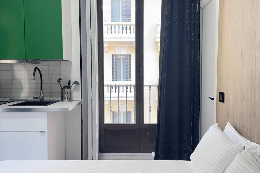 Sunny Double Room with Bathroom Gran Via | 032 in Centro (Madrid), Madrid
