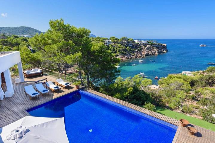 Location de vacances pour 10 personnes, avec piscine ainsi que terrasse et vue à Cala Tarida - 2