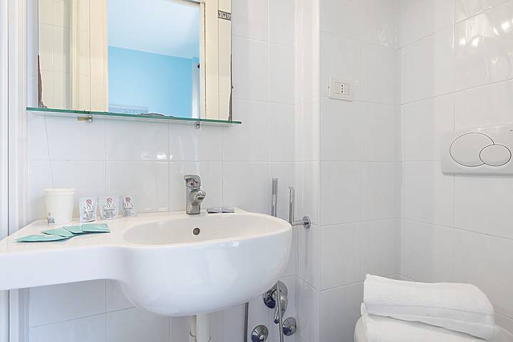 Hôtel pour 2 personnes, avec balcon, adapté aux familles à Laigueglia - 4