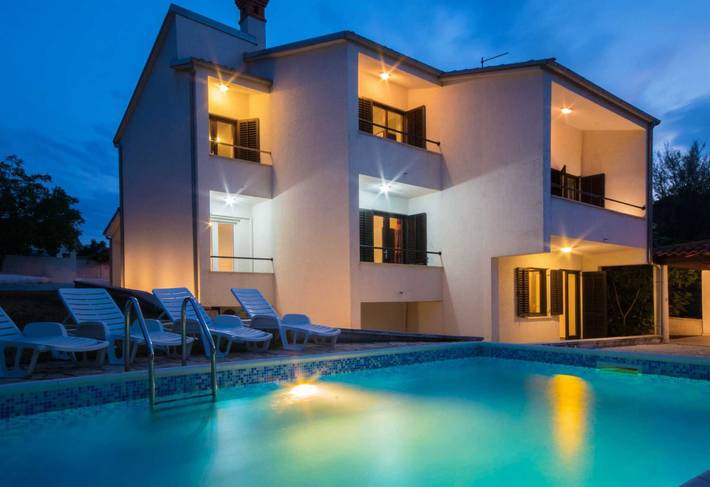 Ferienwohnung für 12 Personen, mit Garten und Pool