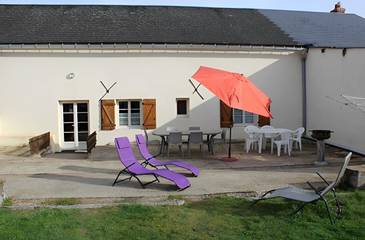 Gîte pour 8 personnes, avec terrasse à Sommant