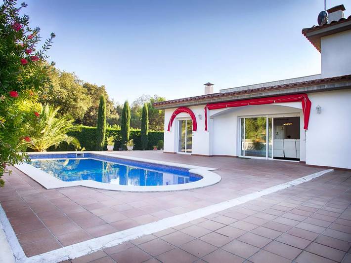 Casa rural para 8 personas, con Balcón además de Terraza y Jardín en Pals