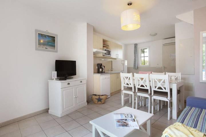 Parc de vacances pour 8 personnes, avec piscine ainsi que terrasse et vue, animaux acceptés à Cabriès - 4