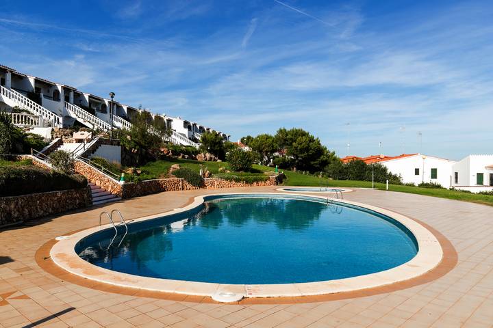 Gîte pour 5 personnes, avec jardin et bassin pour enfant, adapté aux familles à Arenal d'en Castell - 2