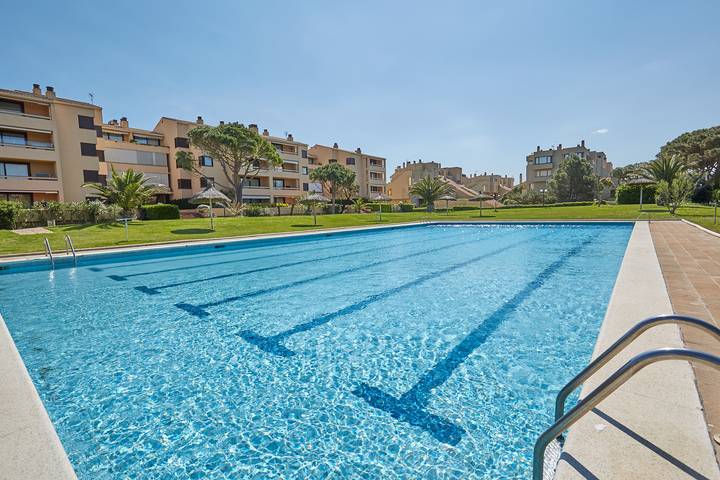 Ferienwohnung für 5 Personen, mit Ausblick und Terrasse sowie Kinderpool