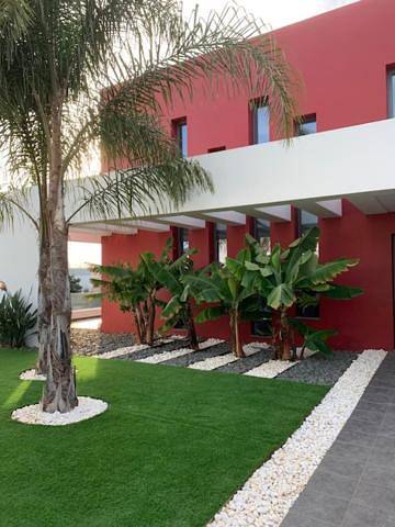 Ferienhaus für 8 Personen, mit Balkon und Terrasse sowie Garten und Pool