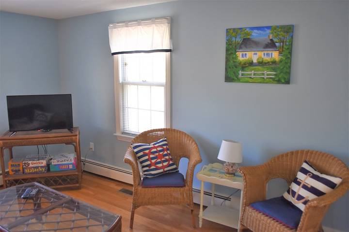Holiday rental for 8 people, with pool and terrace as well as hot tub in Cape Cod