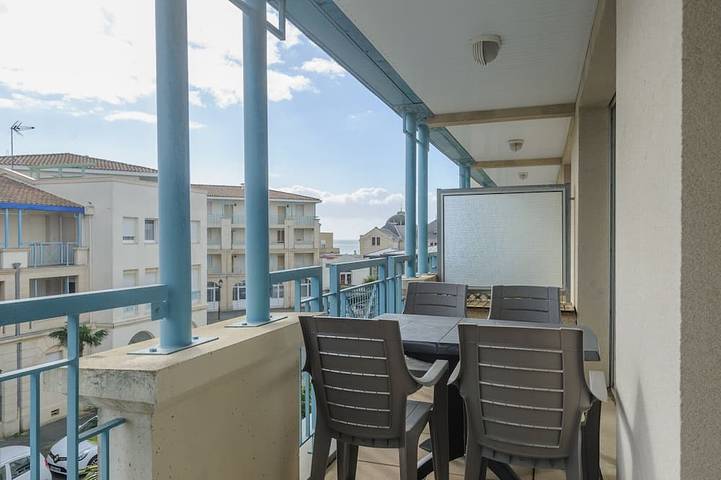 Gîte pour 4 personnes, avec piscine et balcon dans Casino De Chatelaillon