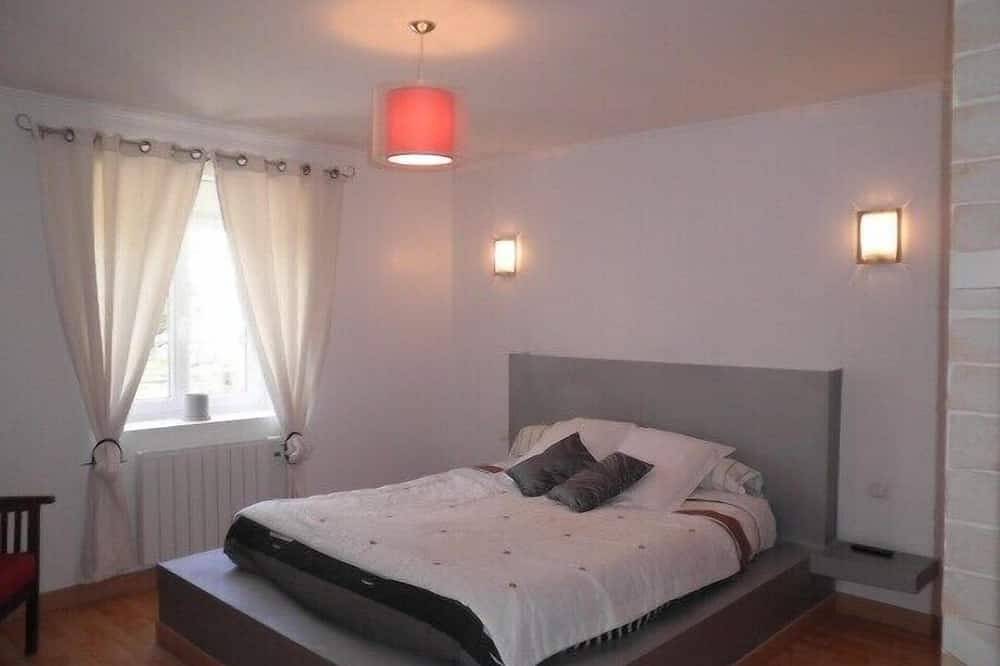 Spacious cottage + garden, parking nearby. landing beach / port in Carentan les Marais, Saint-Lô region