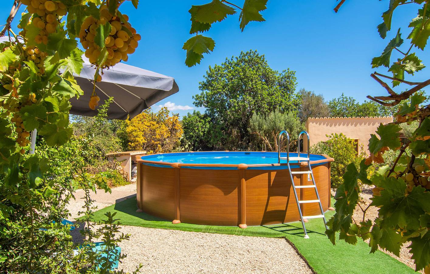 Sonnige Terrassen-Pool-Wohnung mit Küche & WiFi in Llucmajor, Mallorca Süden