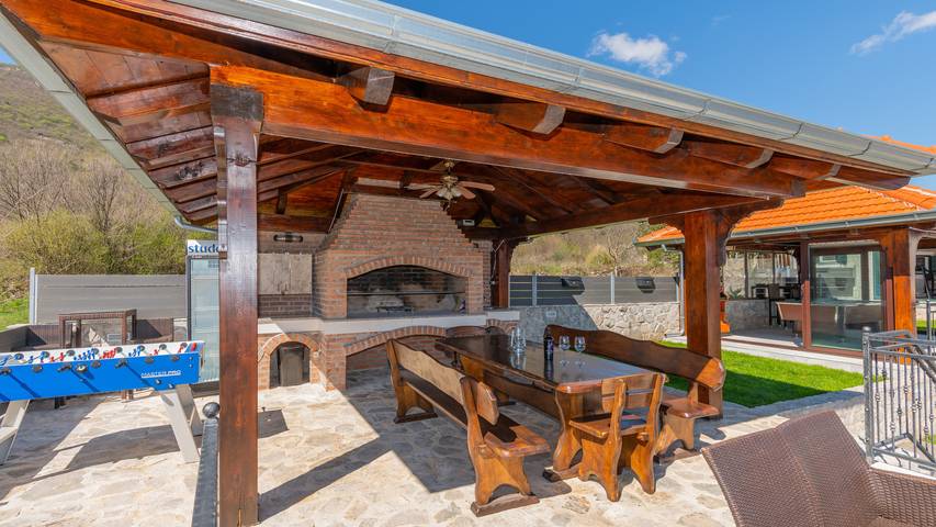 Villa pour 8 personnes, avec jardin ainsi que terrasse et jacuzzi à Sinj - 4