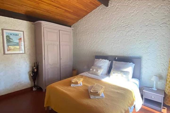 Villa tout confort avec grand jardin clos de 1800 m2 et cabanon en annexe in Lacanau Ocean, Lacanau