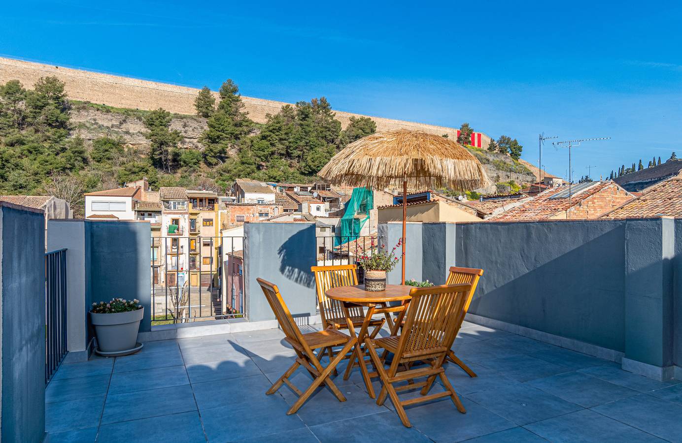 Entire apartment, Apartment 'Àtic 1' with Private Terrace, Wi-Fi and Air Conditioning in Balaguer, Noguera