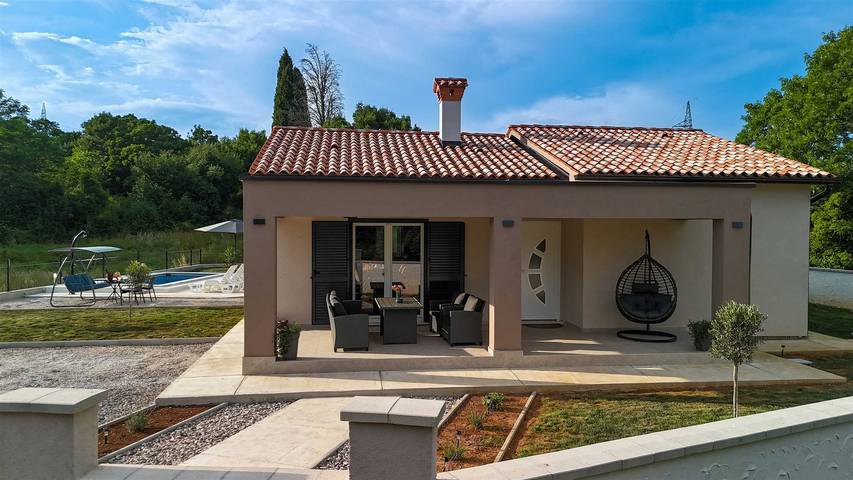Villa per 5 persone, con piscina e giardino, adatto a famiglie con bambini - 1