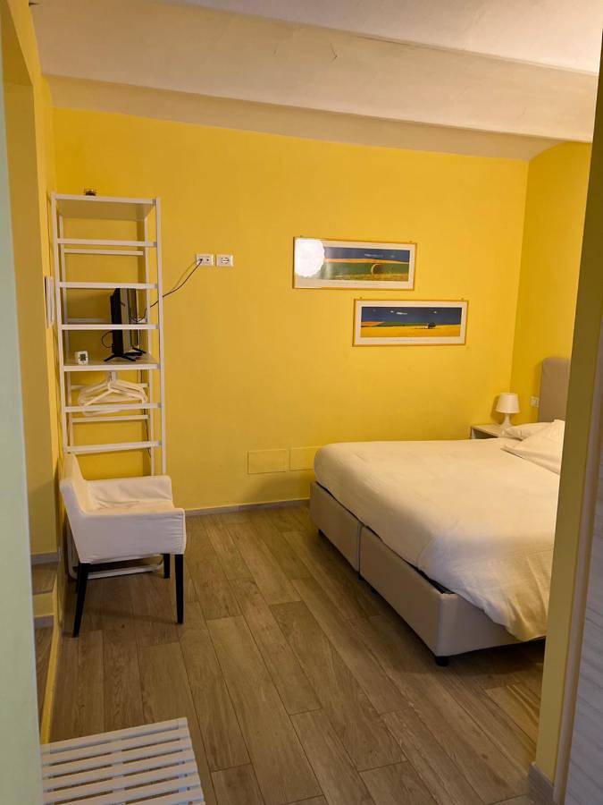 Double or Twin Room with Private Bathroom in Bologne, Province de Bologne